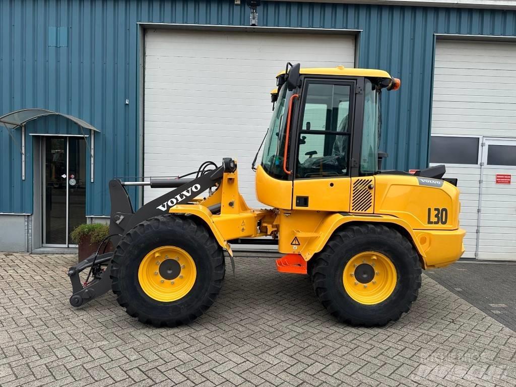 Volvo L30HS Gumikerekes homlokrakodók