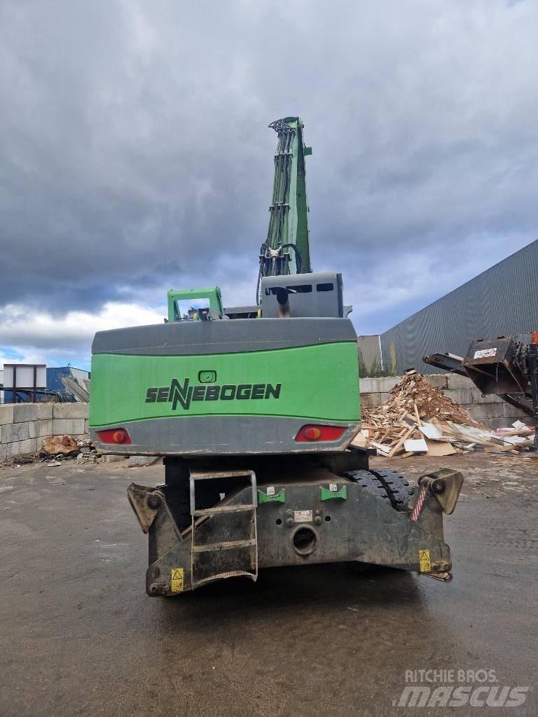 Sennebogen 821 E Gumikerekes kotrók