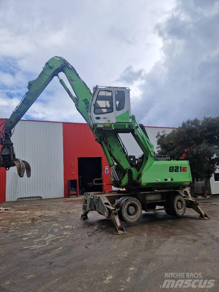 Sennebogen 821 E Gumikerekes kotrók