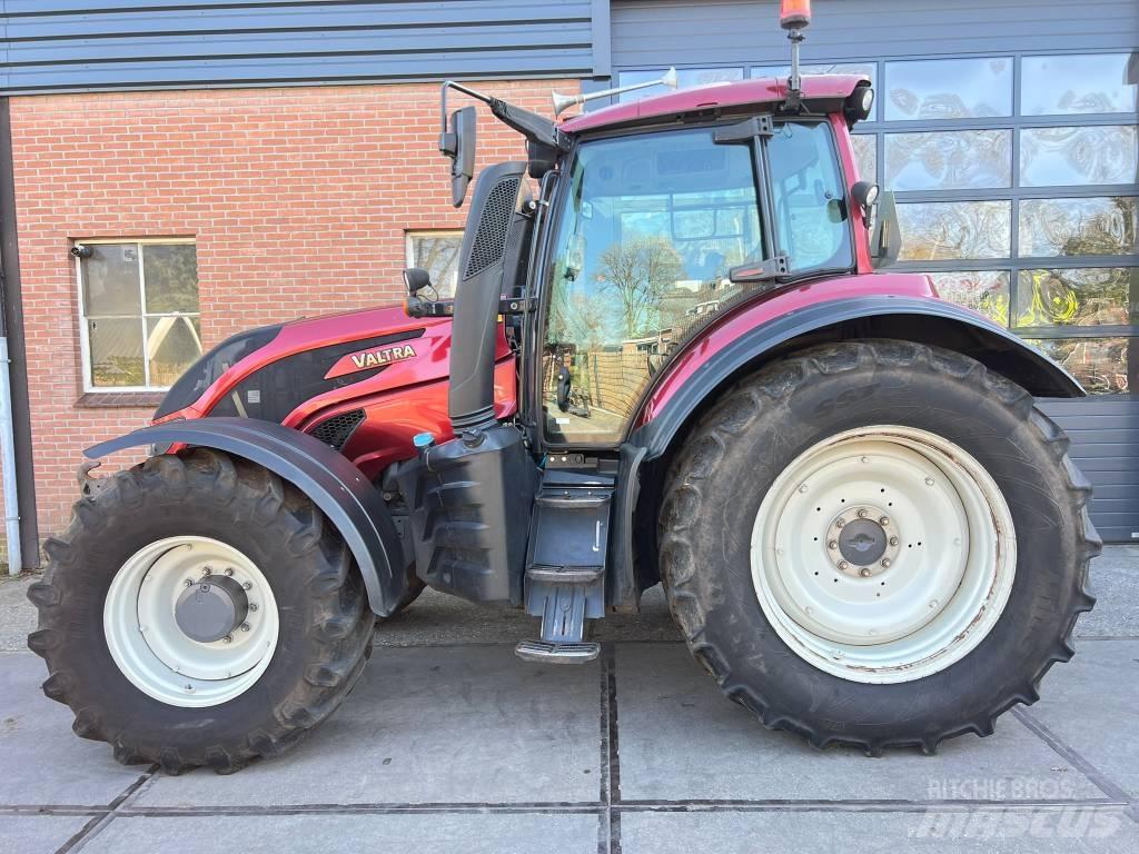 Valtra T 174 Versu Traktorok