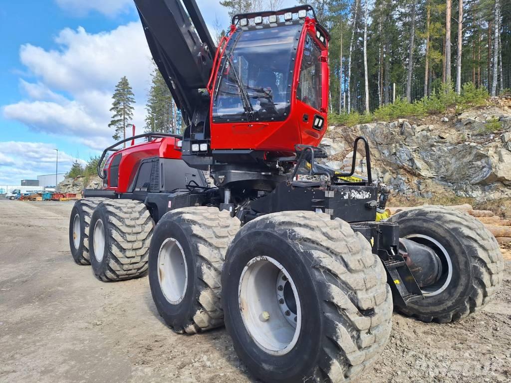 Komatsu 931 XC Betakarítók