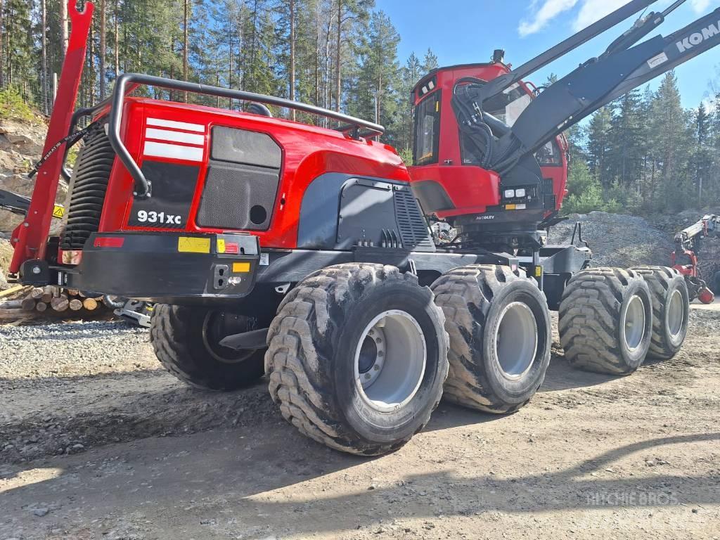 Komatsu 931 XC Betakarítók