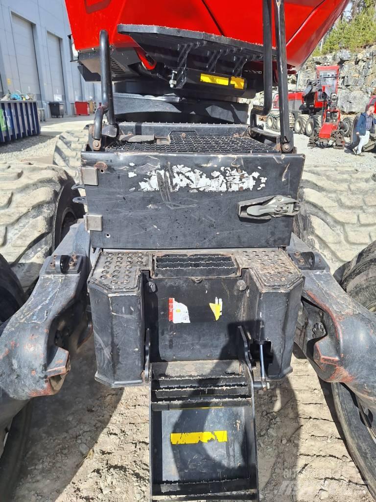 Komatsu 931 XC Betakarítók