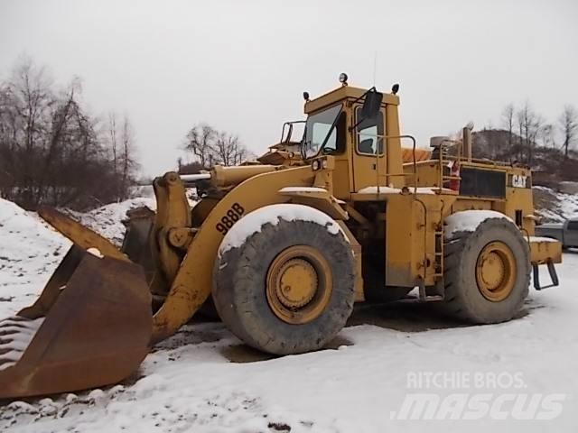 CAT 988 B Gumikerekes homlokrakodók