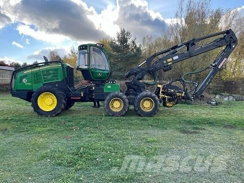 John Deere 1270 G Betakarítók