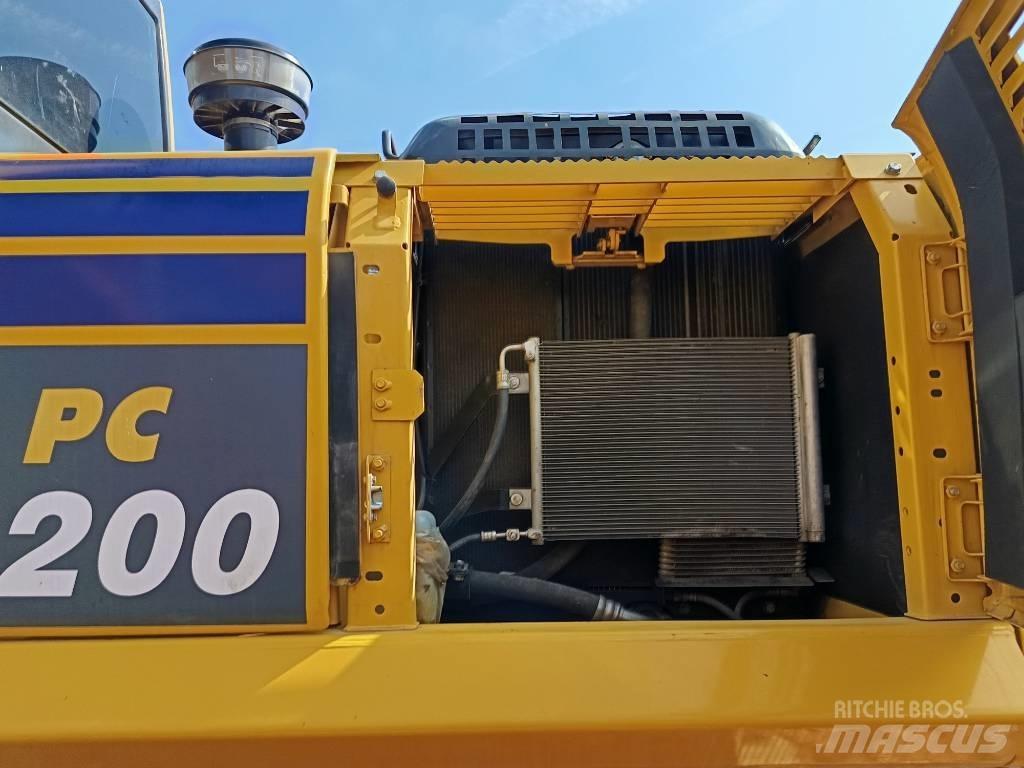 Komatsu PC200 Közepes (midi) kotrók 7 t - 12 t