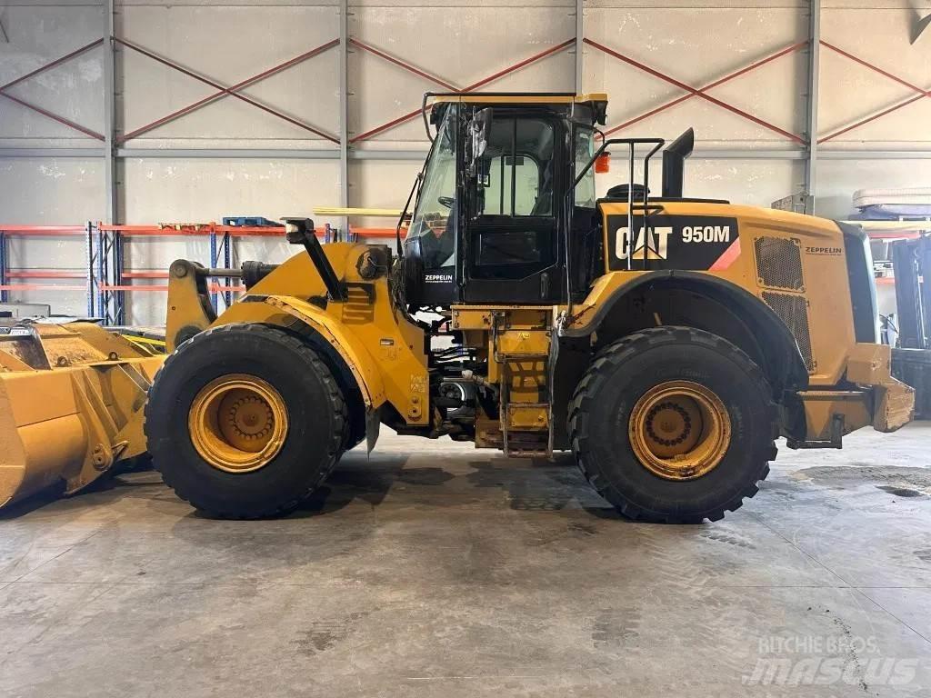 CAT 950M Gumikerekes homlokrakodók