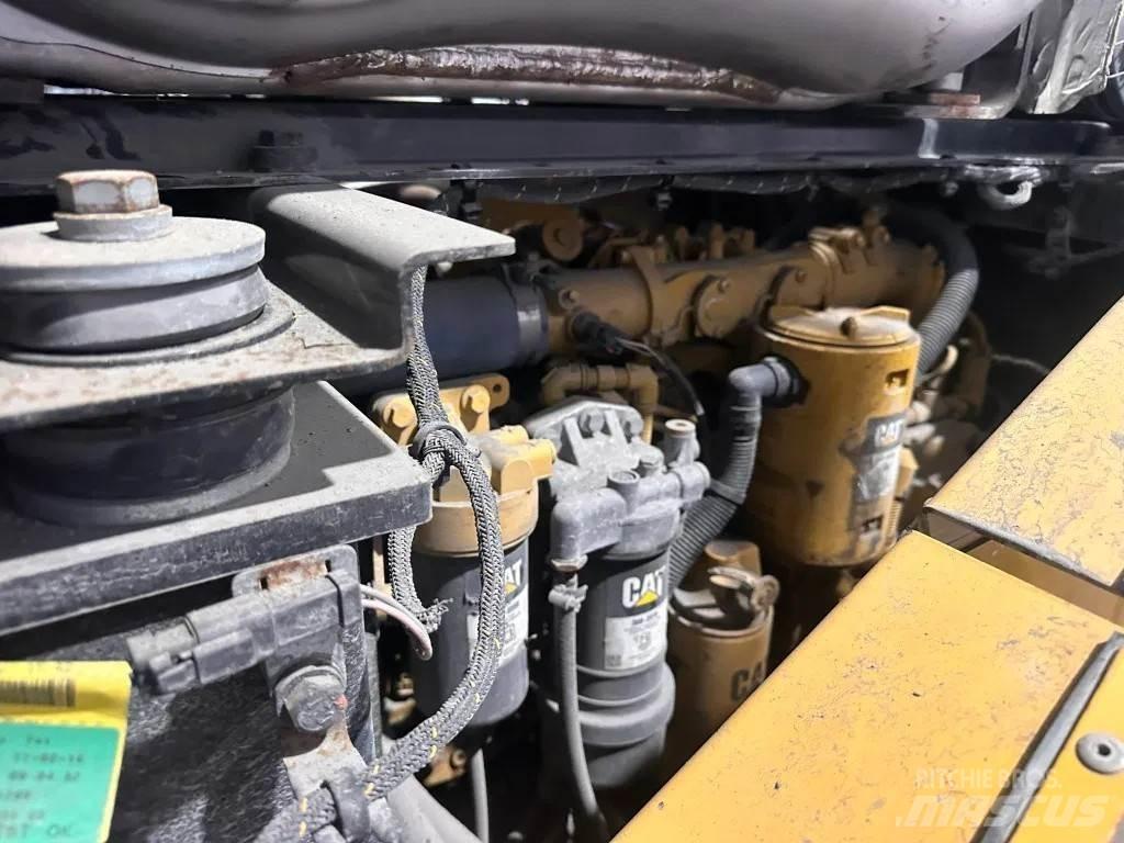 CAT 950M Gumikerekes homlokrakodók