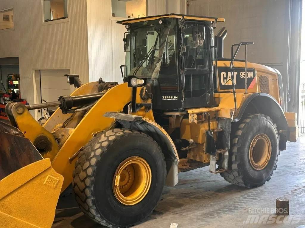CAT 950M Gumikerekes homlokrakodók