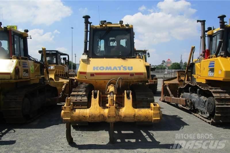 Komatsu D65 EX-16 lánctalpas dózerek