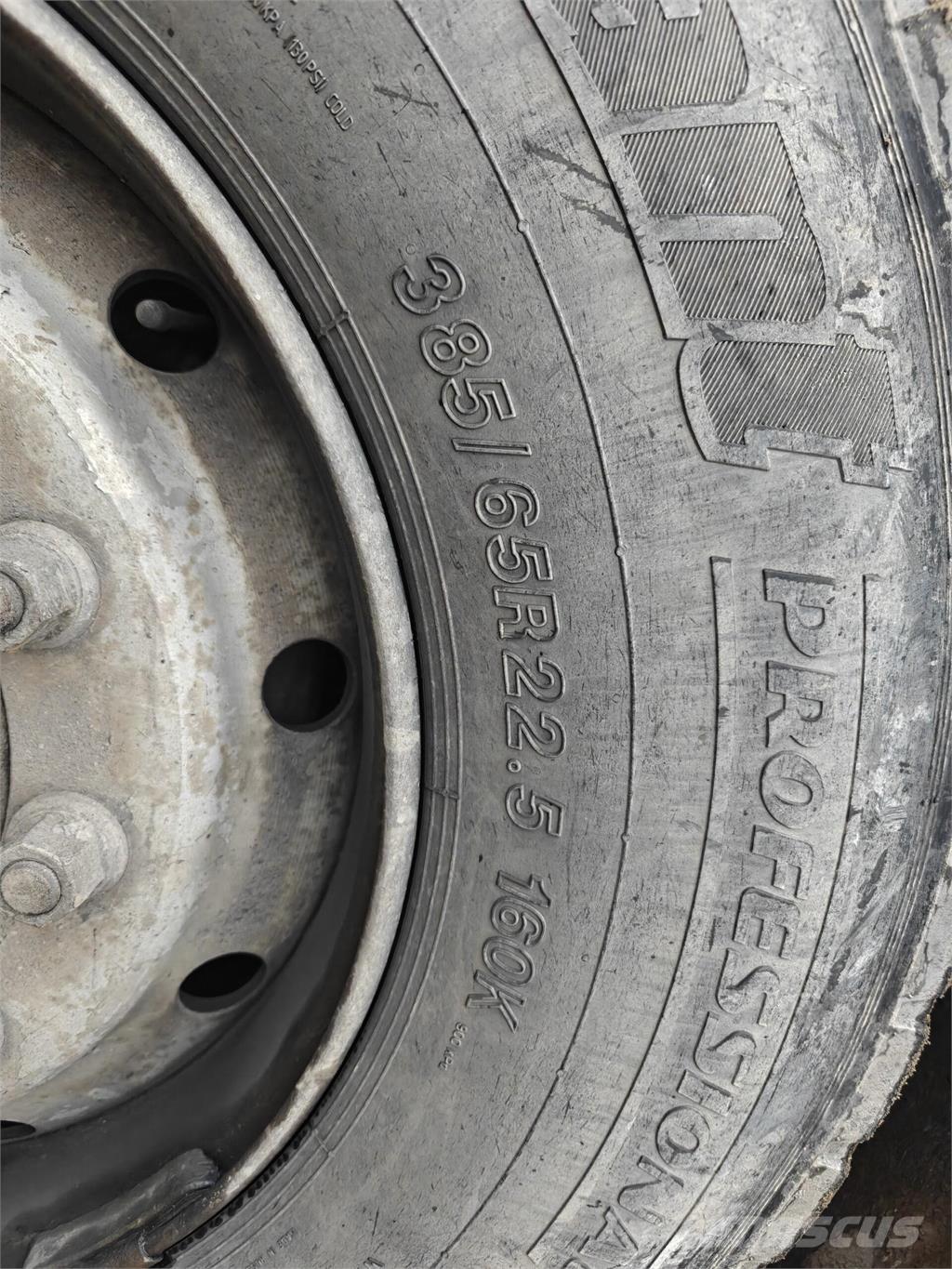 Sisu E11M Billenő teherautók