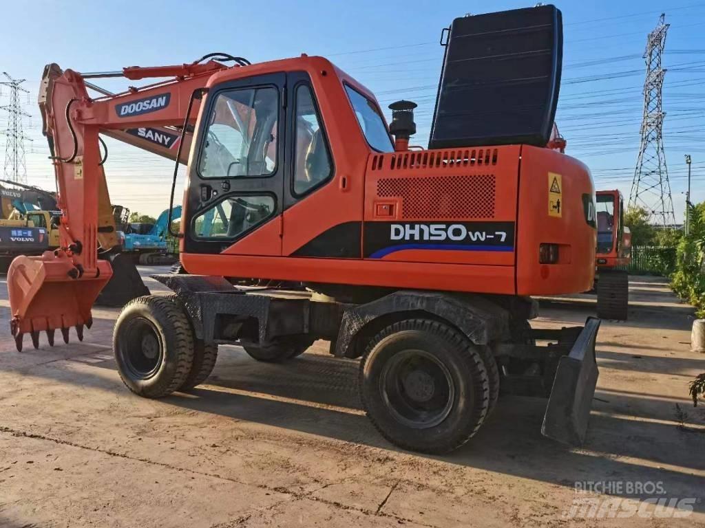 Doosan 150 W-7 Gumikerekes kotrók