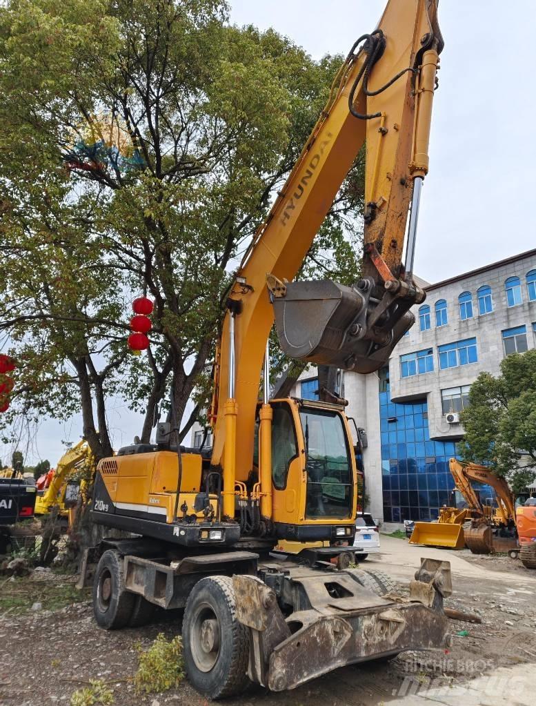 Hyundai R210W-9 Gumikerekes kotrók