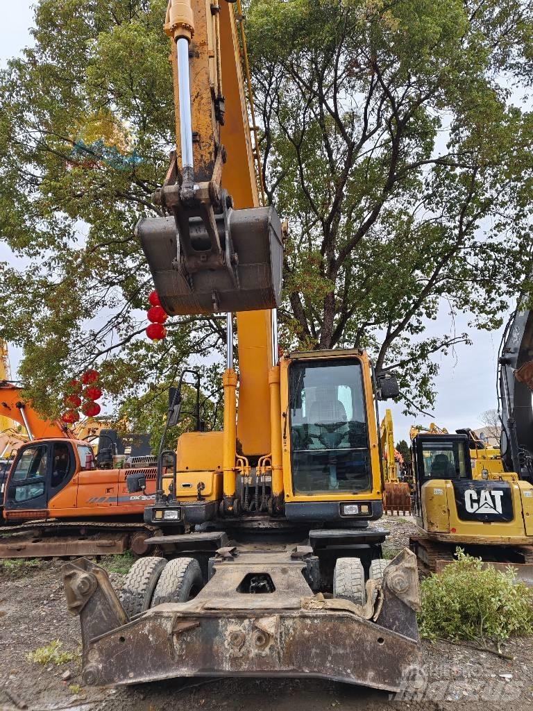 Hyundai R210W-9 Gumikerekes kotrók