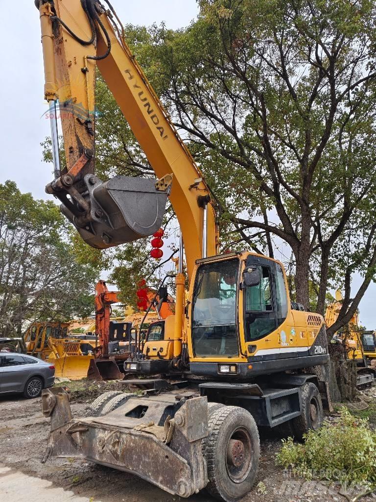 Hyundai R210W-9 Gumikerekes kotrók