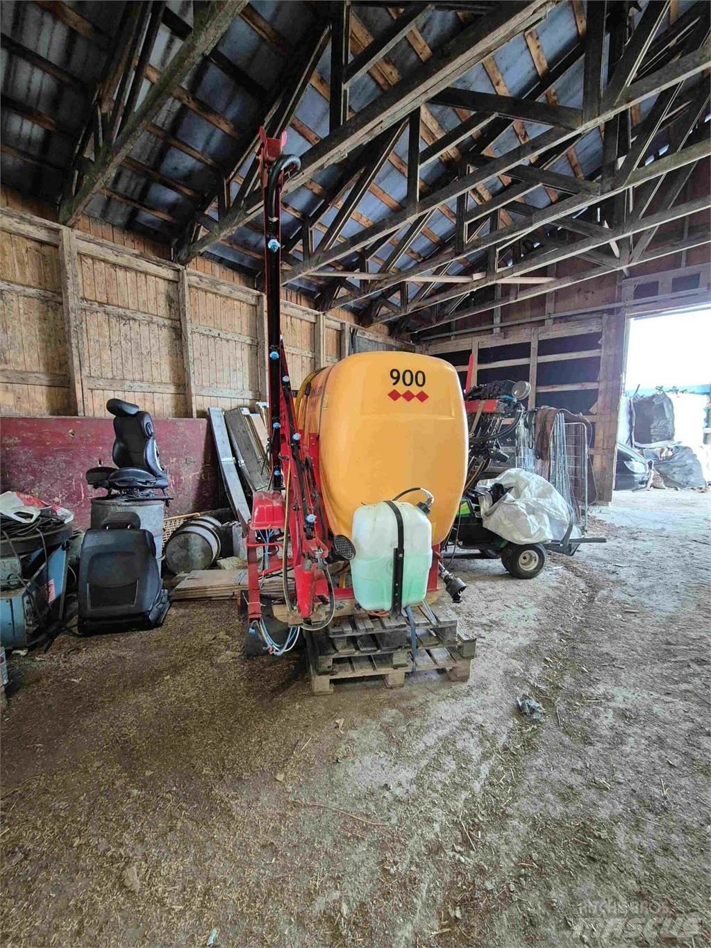 Junkkari 900L Vontatott trágyaszórók
