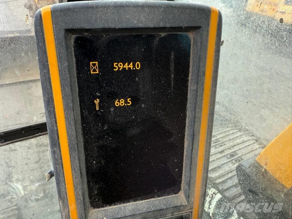 JCB JS 130 LC Lánctalpas kotrók