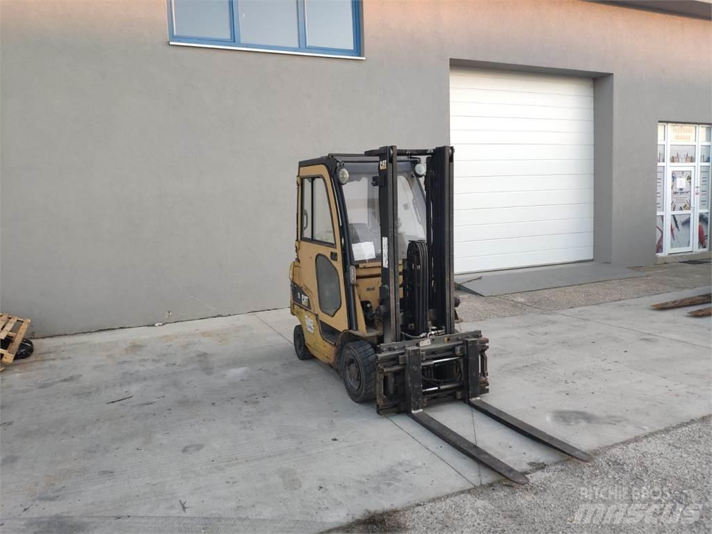 CAT GP15N Gázüzemű targoncák