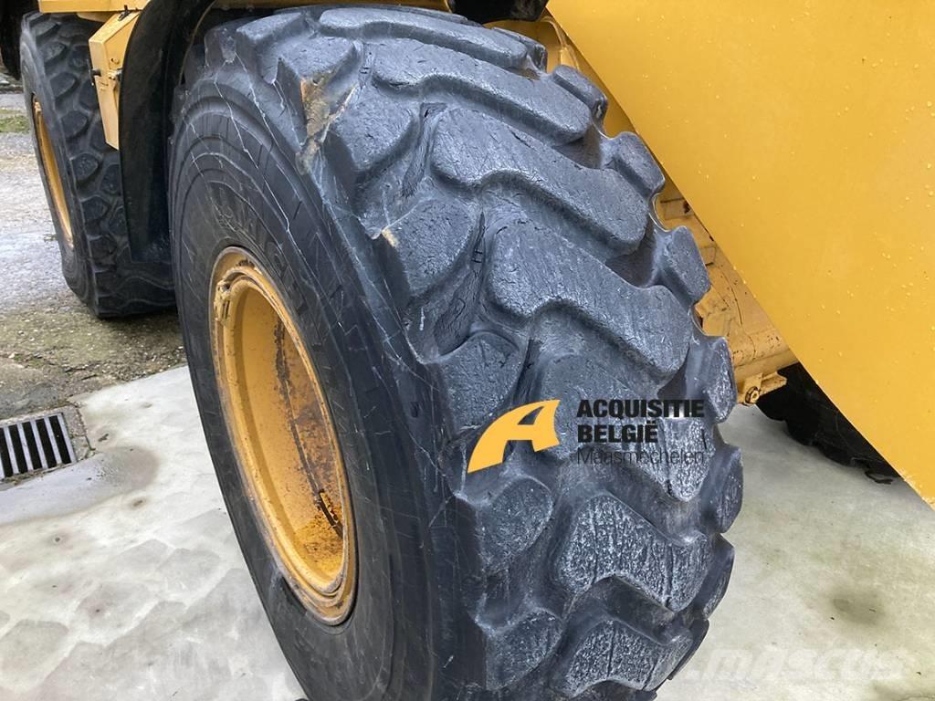 CAT 930M Gumikerekes homlokrakodók