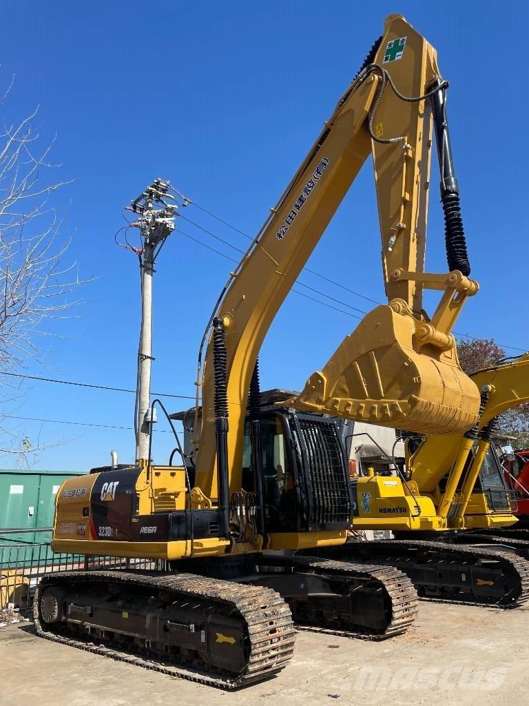 CAT 323D2 Lánctalpas kotrók