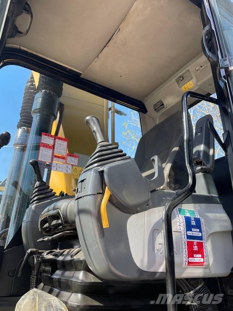 CAT 323D2 Lánctalpas kotrók