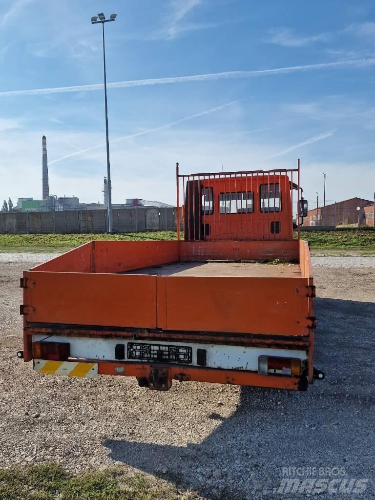 Iveco Eurocargo Platós / Ponyvás teherautók