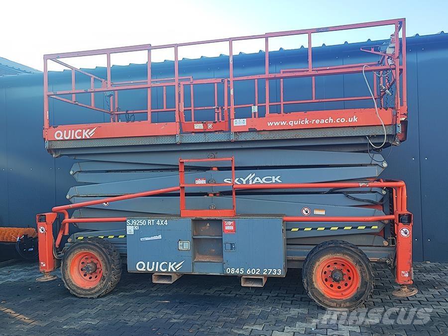 SkyJack SJ 9250 Ollós emelők