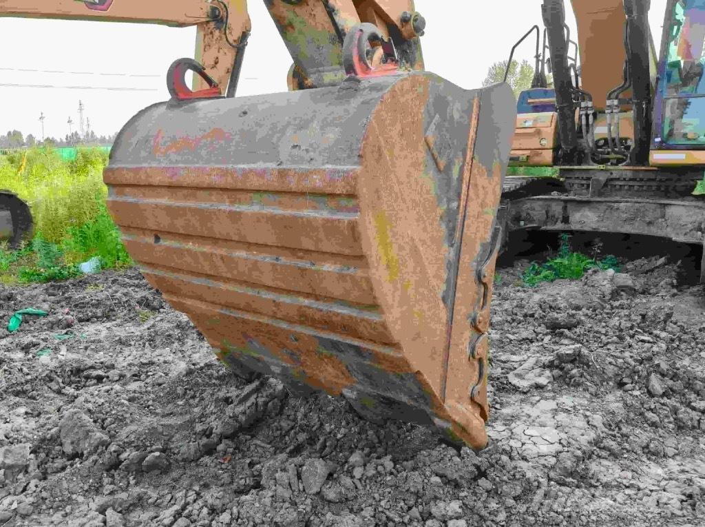 CAT 336 Lánctalpas kotrók