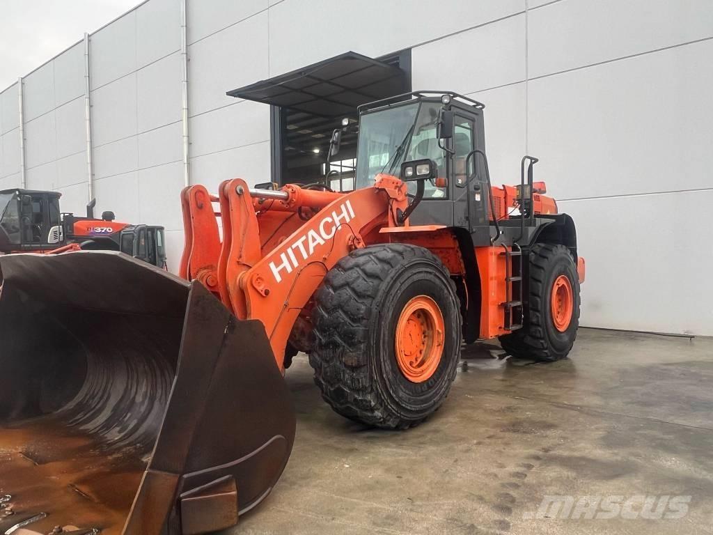 Hitachi ZW 330 Gumikerekes homlokrakodók