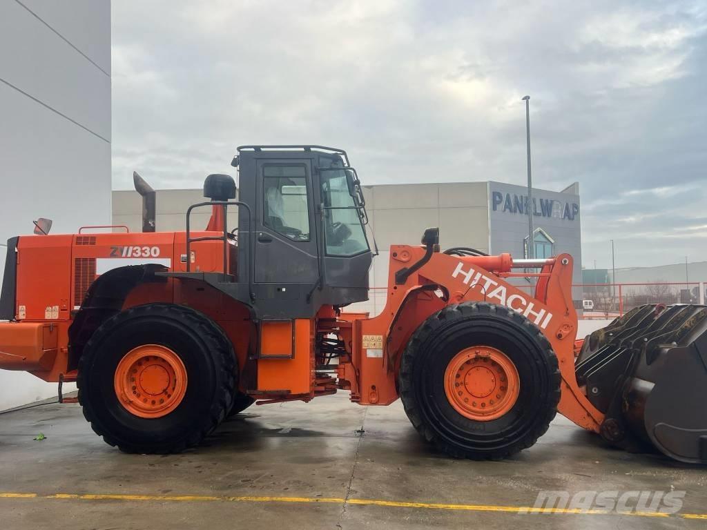 Hitachi ZW 330 Gumikerekes homlokrakodók
