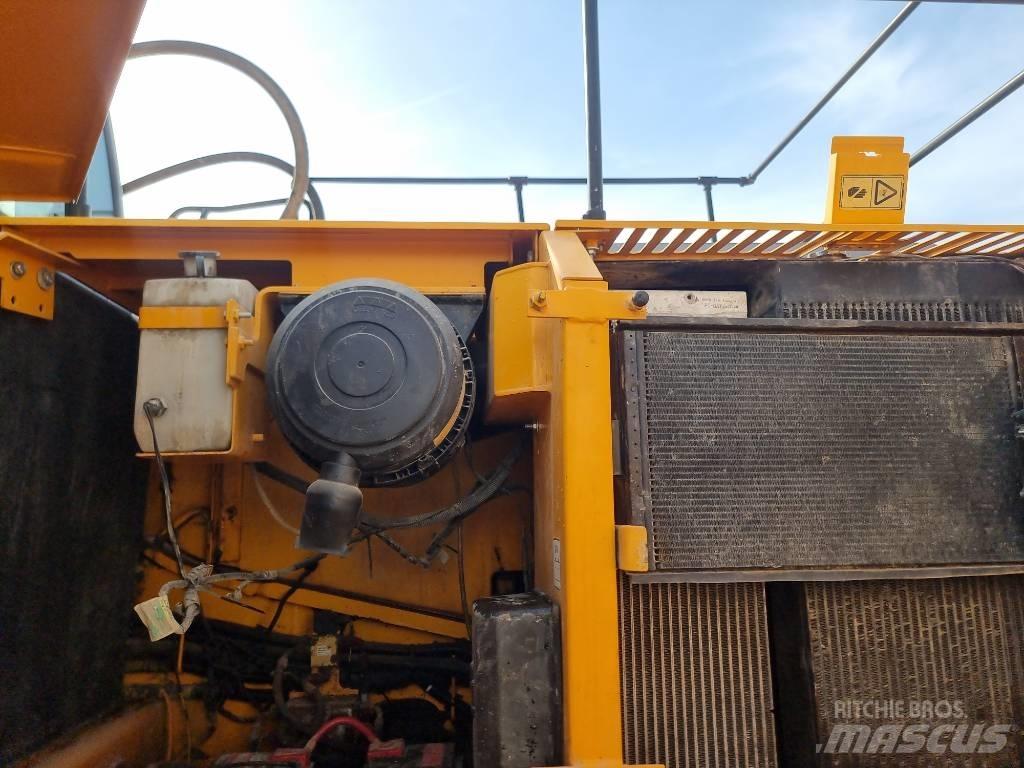 JCB JS 220 LC Lánctalpas kotrók
