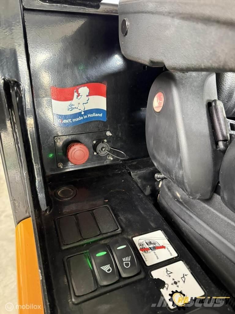 GiANT G2200E Gumikerekes homlokrakodók