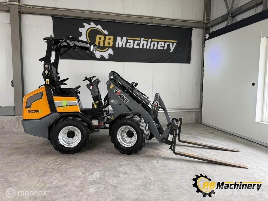 GiANT G2200E Gumikerekes homlokrakodók