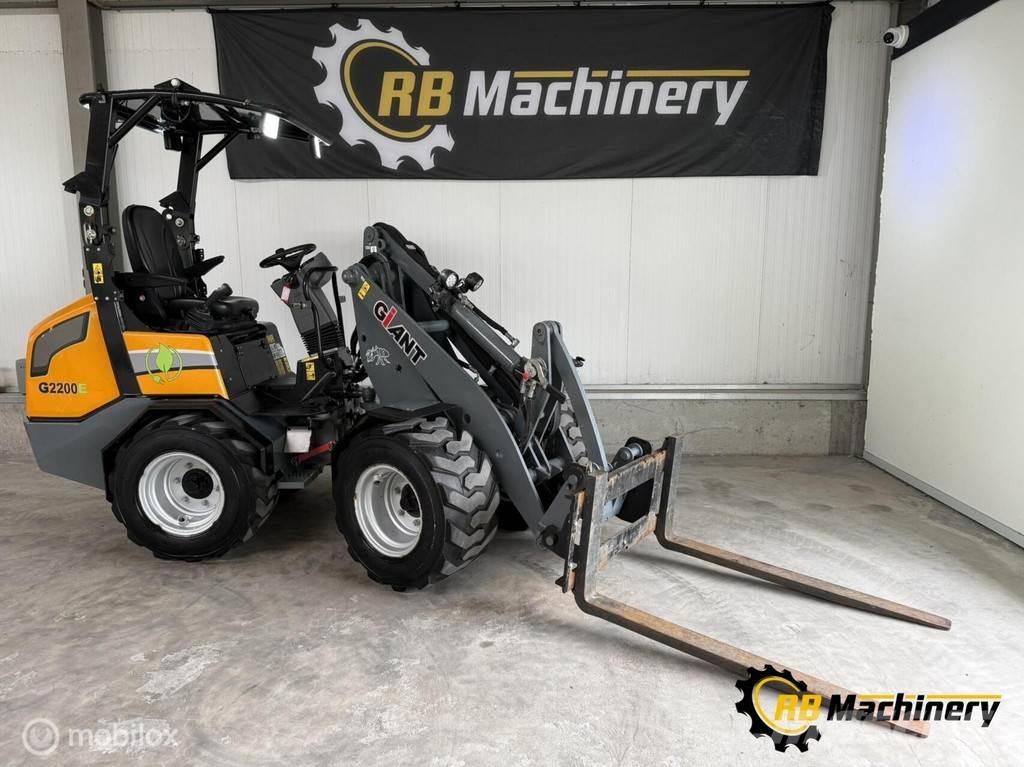 GiANT G2200E Gumikerekes homlokrakodók