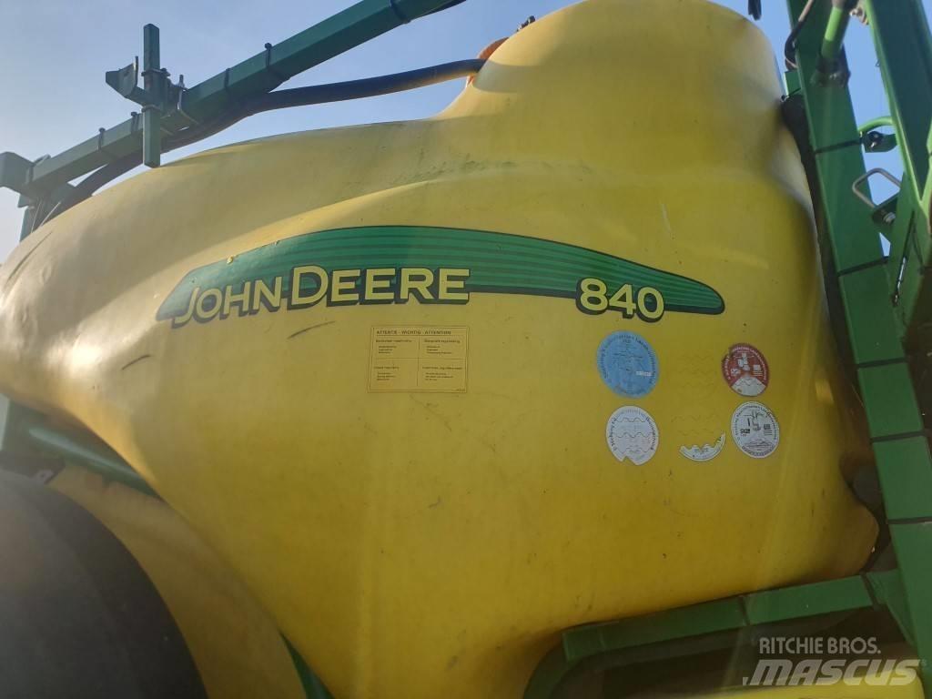 John Deere 840 Vontatott trágyaszórók