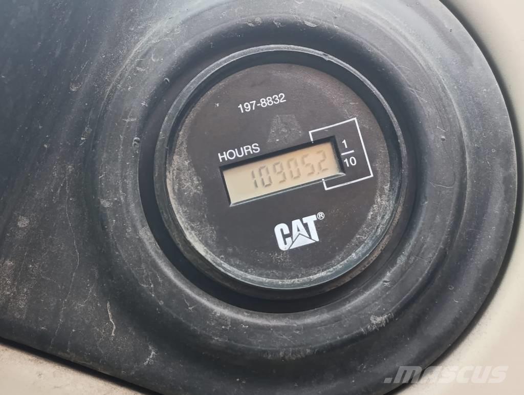 CAT M 318 C Gumikerekes kotrók