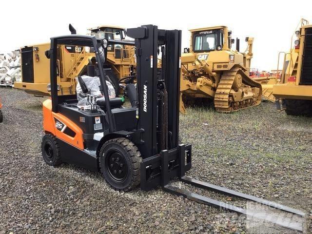 Doosan D25S-9 Dízel targoncák