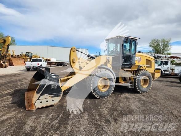 CAT 930M Gumikerekes homlokrakodók