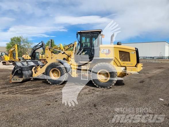 CAT 930M Gumikerekes homlokrakodók