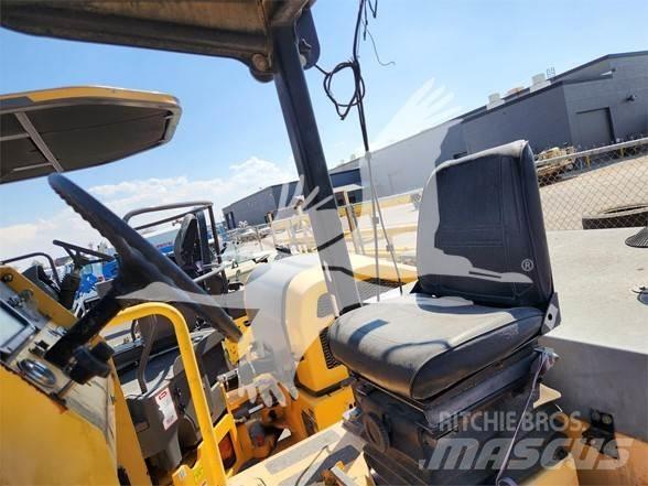 Ingram RP915 Pneumatikus kerekes hengerek