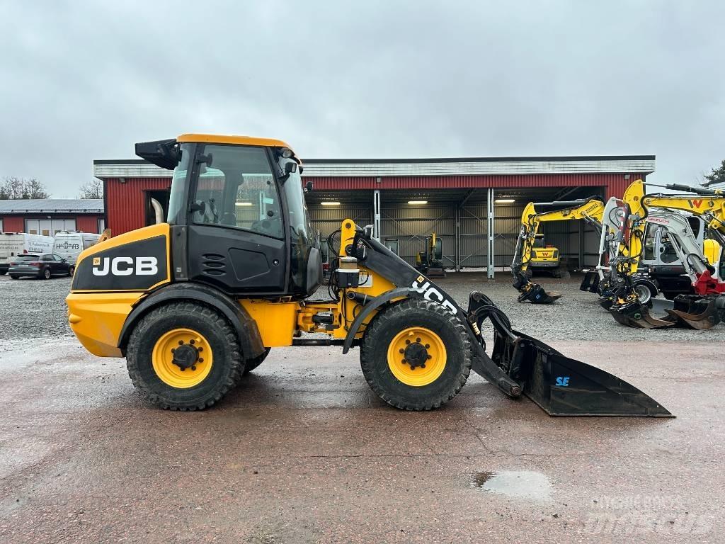 JCB 409 Gumikerekes homlokrakodók