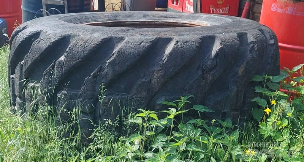 Komatsu 895 Gumiabroncsok, kerekek és felnik