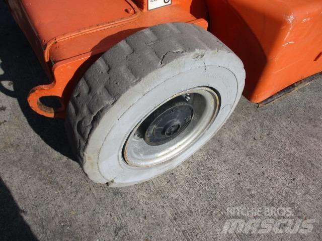 JLG E400AJP (817) Kompakt önjáró emelők