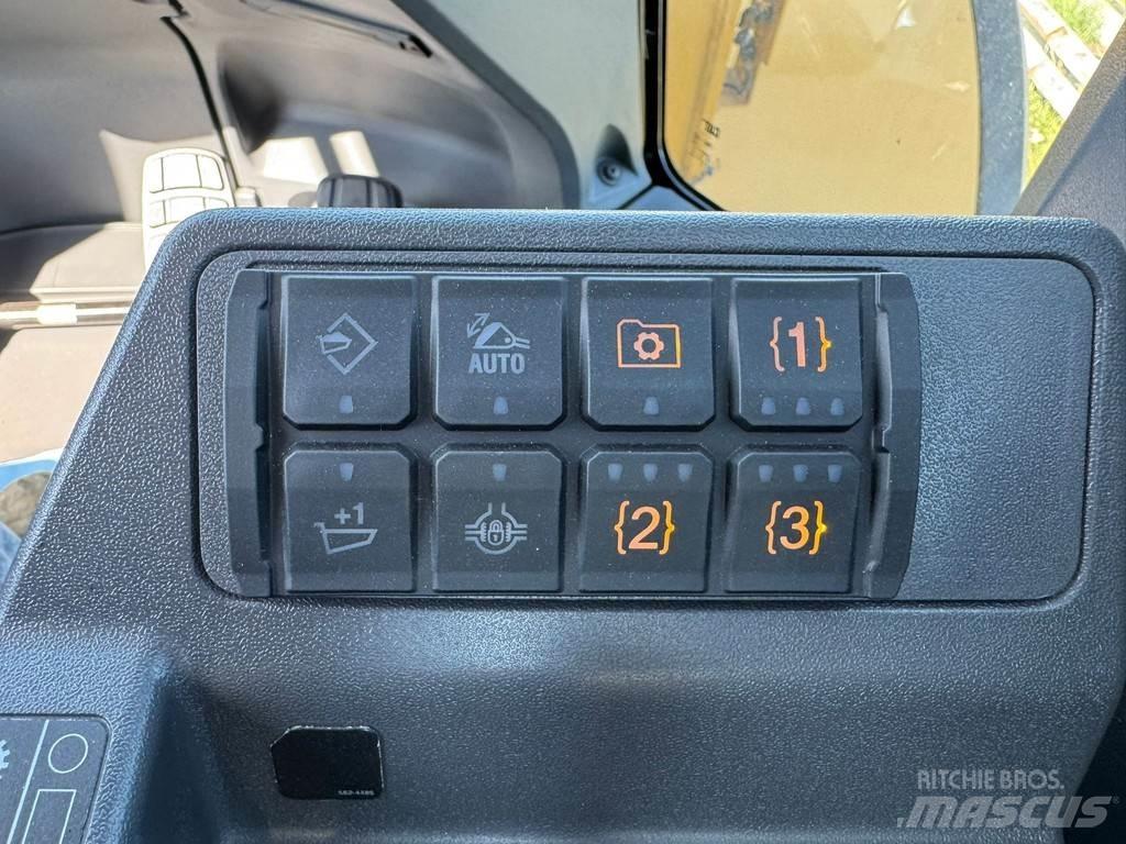 CAT 980 Gumikerekes homlokrakodók