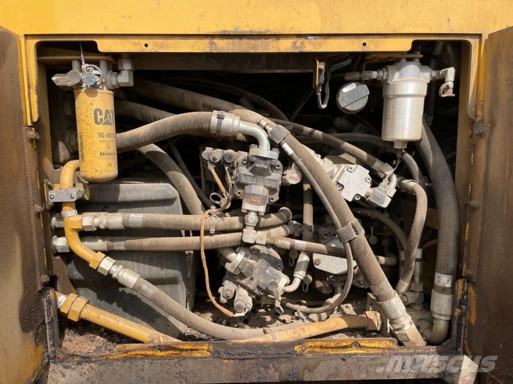 CAT AP555F Aszfalt terítõ gépek