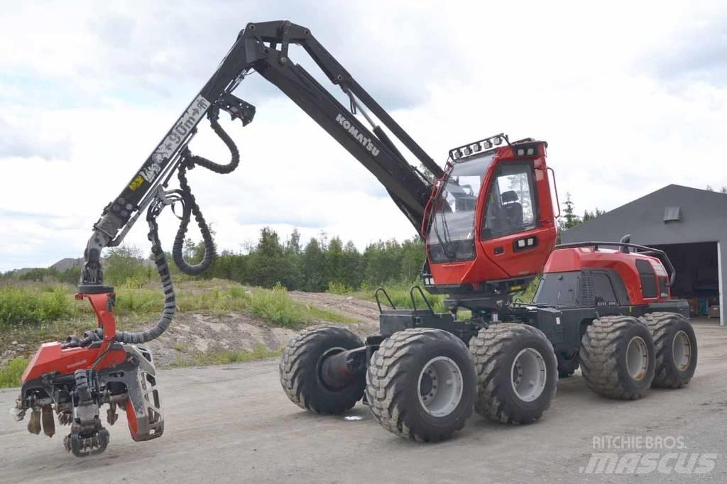 Komatsu 931 XC Betakarítók