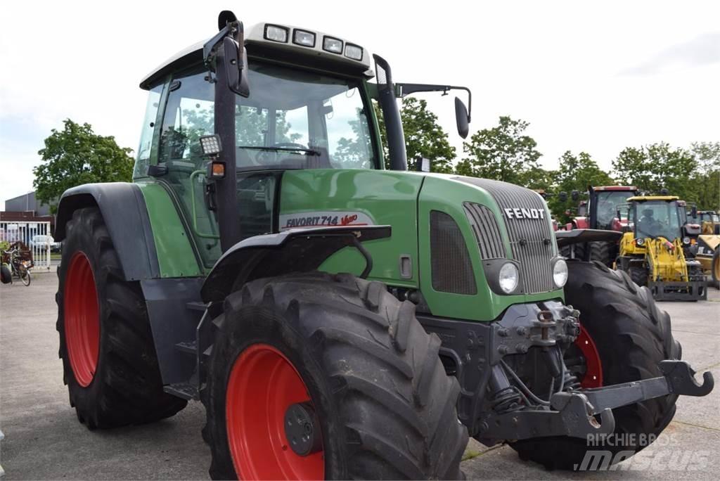 Fendt 714 Vario Traktorok