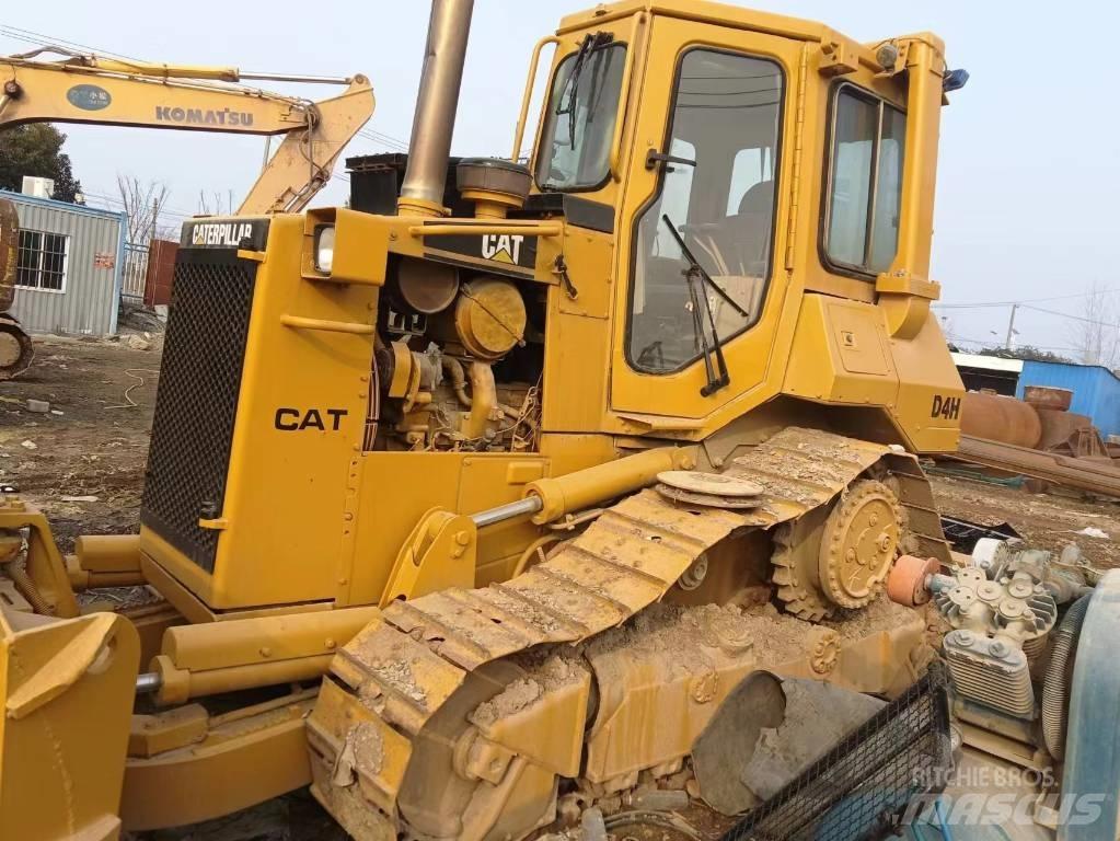CAT D 4 H lánctalpas dózerek