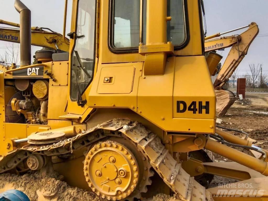 CAT D 4 H lánctalpas dózerek