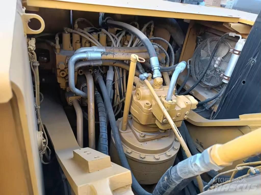 CAT 324 D Lánctalpas kotrók